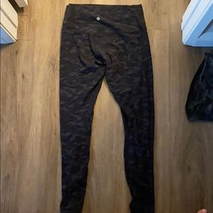 Camo align pant. Size 8